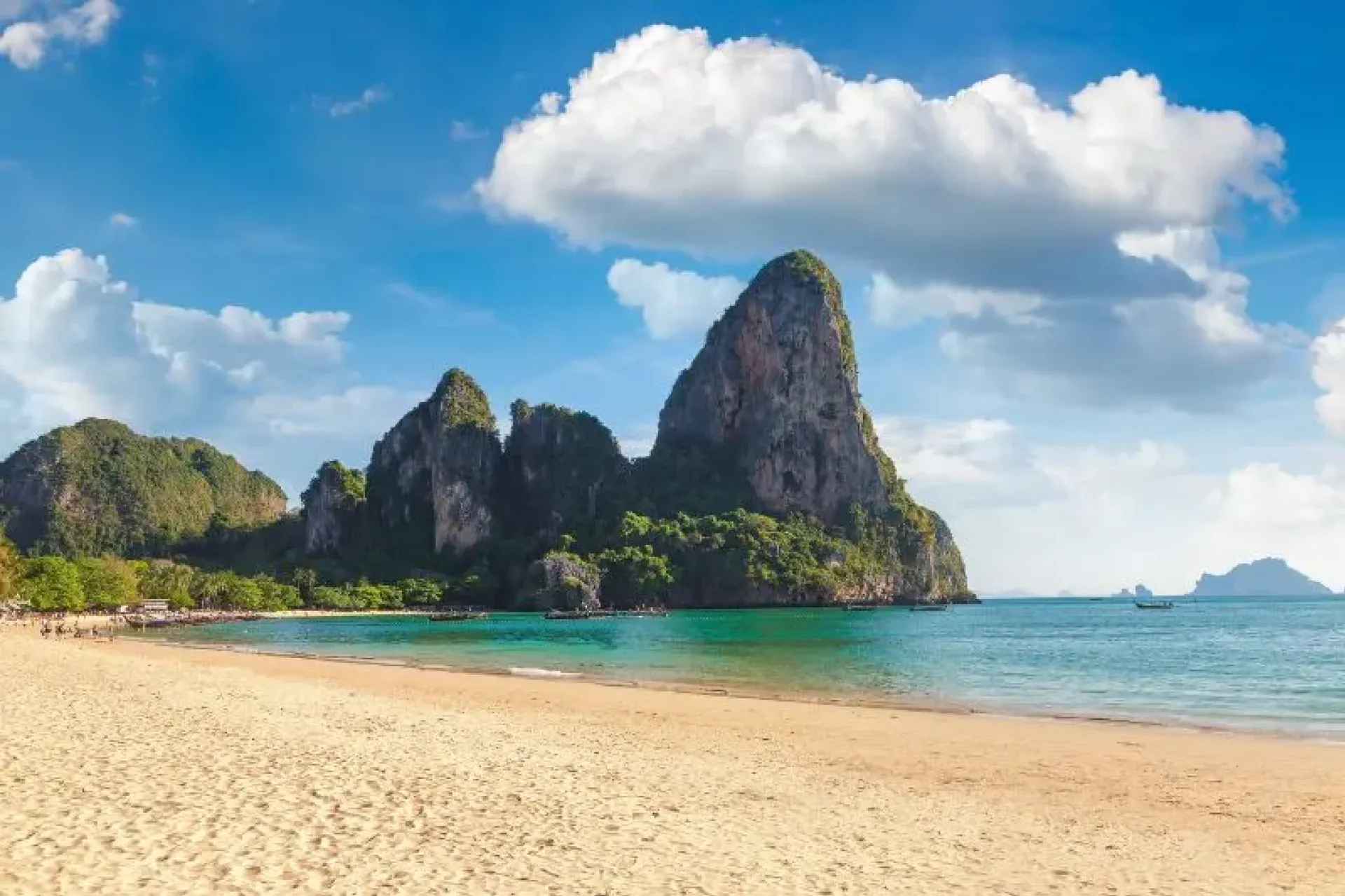 Krabi is one of Thailand’s most popular travel destinations, offering a perfect mix of stunning beaches, famous islands, limestone mountains, waterfalls, natural pools, and scenic viewpoints.
