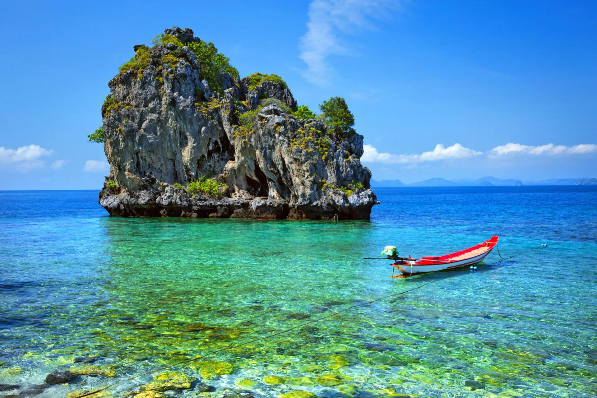 A halal tour in Krabi offers Malaysian Muslim travelers a comfortable and worry-free travel experience with halal food, Muslim-friendly services, and access to the province’s most beautiful attractions.