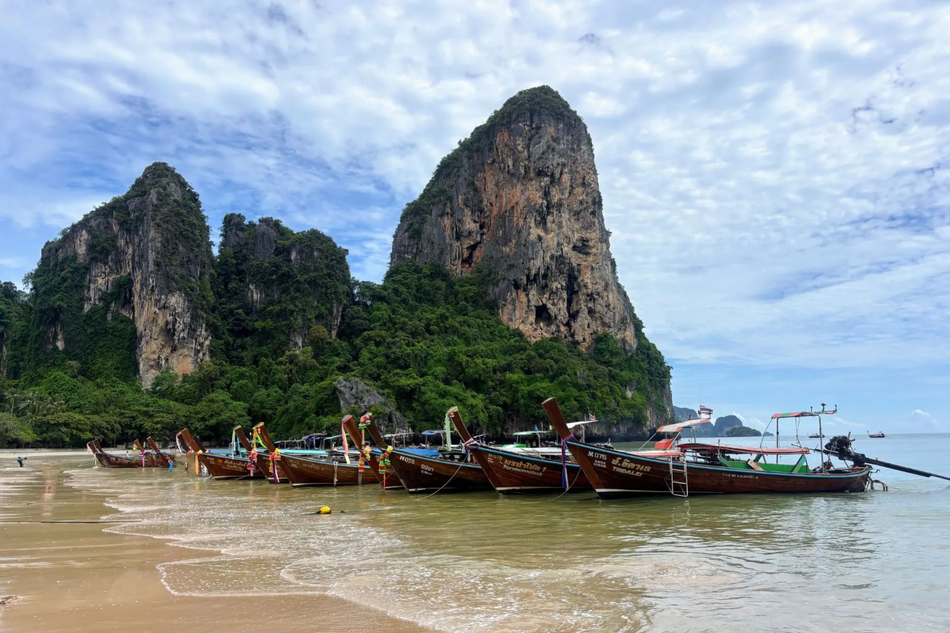 A halal tour operator provides Malaysian Muslim travelers with convenient meals, prayer-friendly itineraries, reliable transportation, local assistance, and a more comfortable way to discover Krabi.